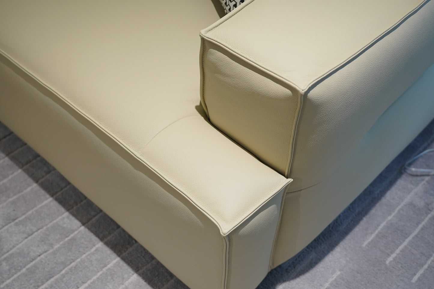 Euphe 4-Seater Classic Leather Sofa