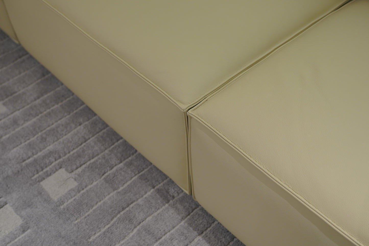 Euphe 4-Seater Classic Leather Sofa